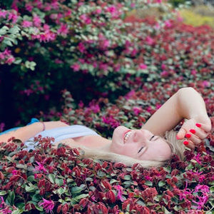 Meet your Posher, Dana